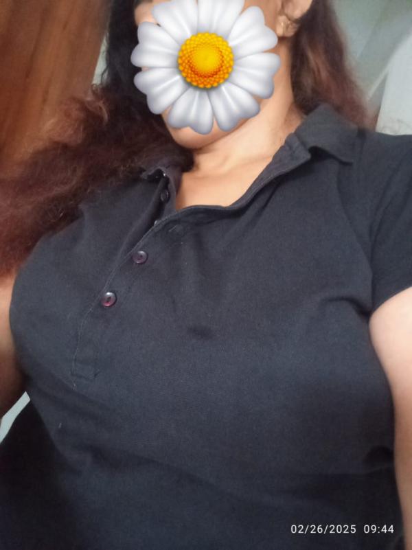 🪷🪷 FULL BODY MASSAGE WITH MANICURE AND PADDY CURE SERVICE WELL EXPERIENCE LADY  🌻🌻