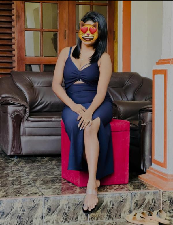 චූටි කෙල්ලෙක් එක්ක ගමුද සැපක්... එන්න මගෙ Apprtment එකට