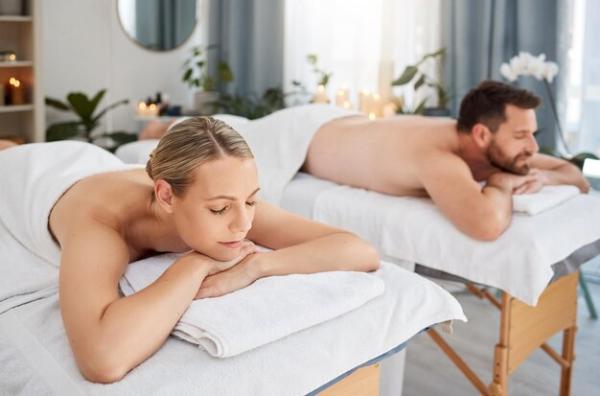 මම  වයස අවුරුදු 30 පිරිමි සම්බාහන ශිල්පියෙක්.