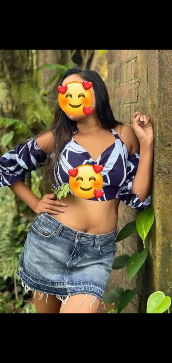 DECENT AND HOT GIRL AT hingurakgoda
