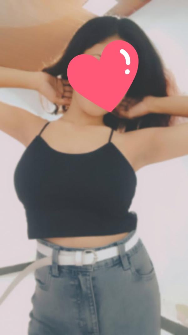 ලස්සන කෙල්ලො  දෙන්නෙක් ඉන්නවා කැමති කෙනෙක් තෝර ගන්න්  පුළුවන් .පැයක් ඉන්න කැමතිද ලස්සන කෙල්ලො දෙන්නෙක් ඉන්නවා.වයස 24 25.❤ 1 shot .❤1 hour Rs.8000 ඇවිල්ලා  බලලා යන්න .බලන්න සල්ලි ගන්නේ නැ..