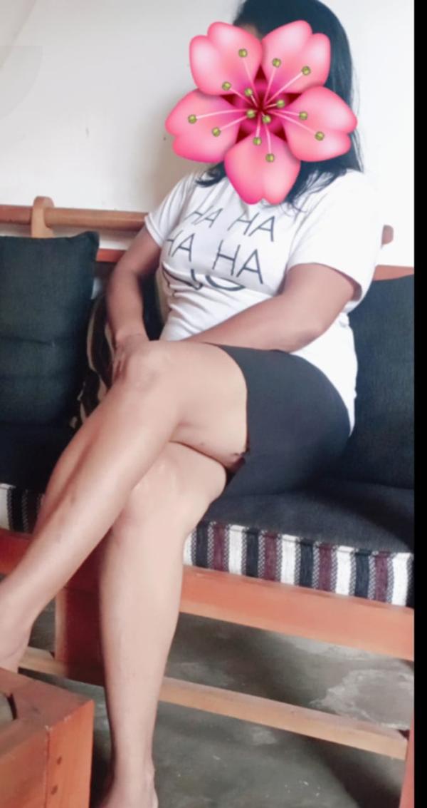 HOT GIRL AT Kadawatha road, peralanda ,horape