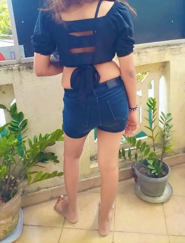 Short hair cute girl ඉවෝන් 5000/=Girl Friend Fun with Full service in Kottawa