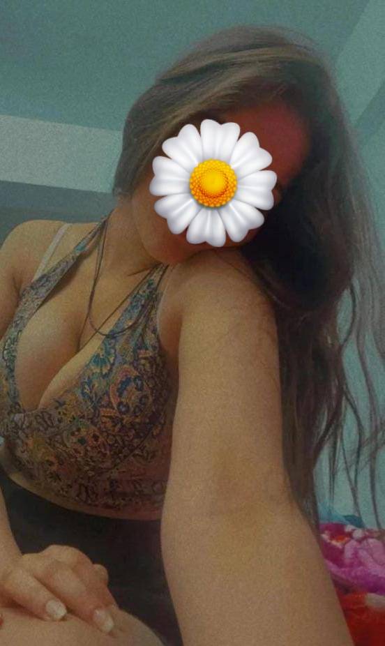 Lovely Private Campus Girl Full Services / Live Camshows with Face 📷