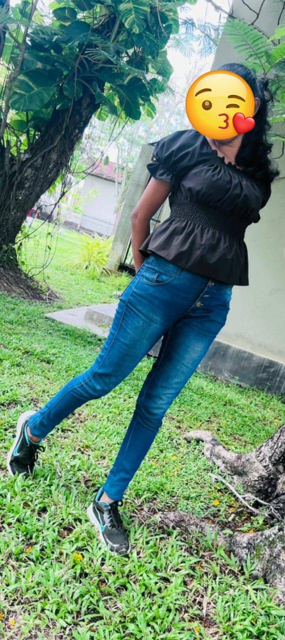 DECENT AND HOT GIRL AT  Galle ගාල්ල