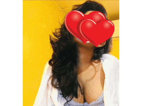 23ක පොඩි කෙල්ලෙක්ගෙන් Live ඇග හිරිවැටෙන සැපක් ගමු