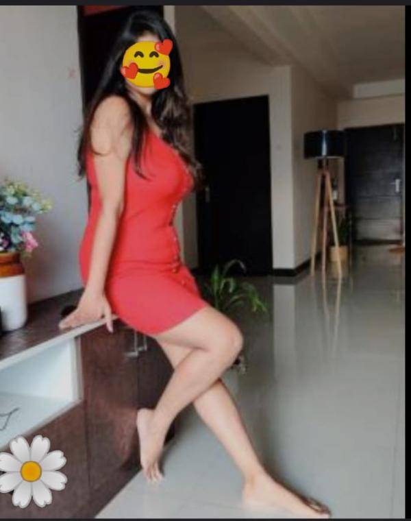 Sexy Lady at Dehiwala, galkissa, mount Lavinia