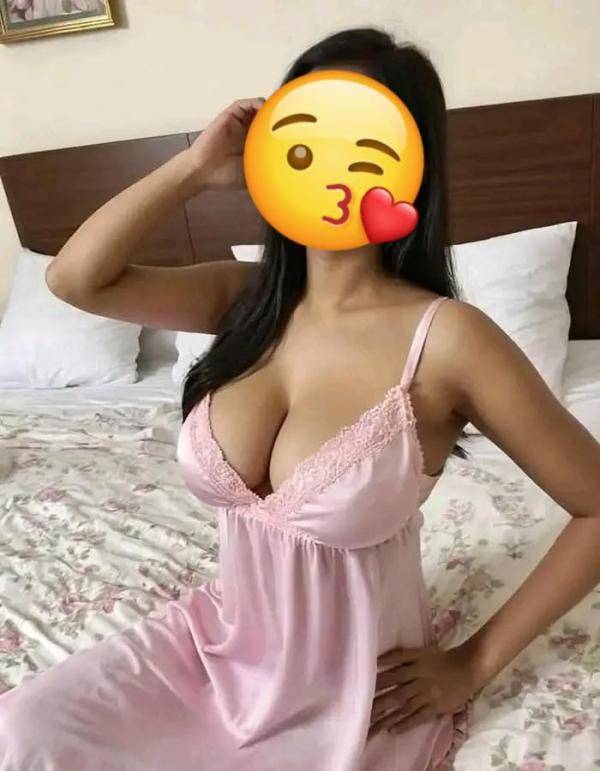sexy girl at Kollupitiya කොල්ලුපිටිය. ✅️அழகான தமிழ் பெண்✅️