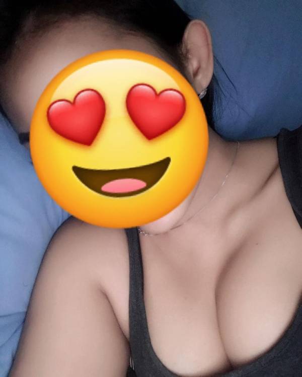 ගෙදරට හොරෙන් 24 කෙල්ගලගේන් සැපක් ගමු ❤️‍🔥Live Cam show