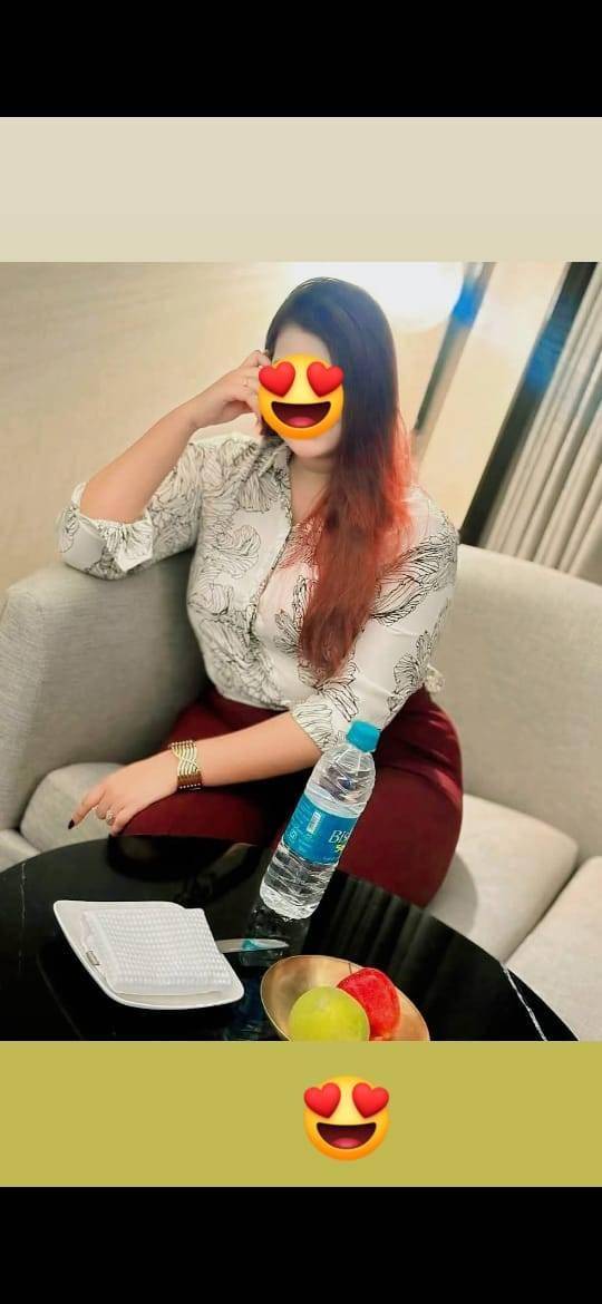 HOT SALOON GIRL SHARIKA AT KANDY
