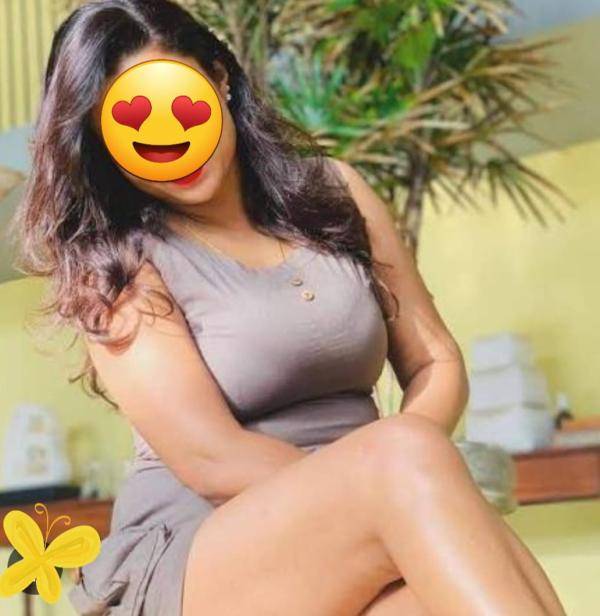 HOT GIRL AT NEGOMBO, KOCHCHIKADE මීගමුව කොච්චිකඩේ