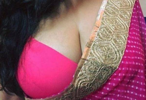 Riyal Thamil And Sighala Speaking Girl Cam Show