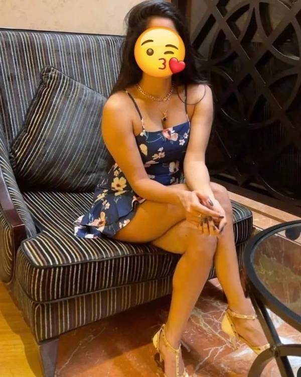 Bambalapitiya sexy Sinhala girl.
