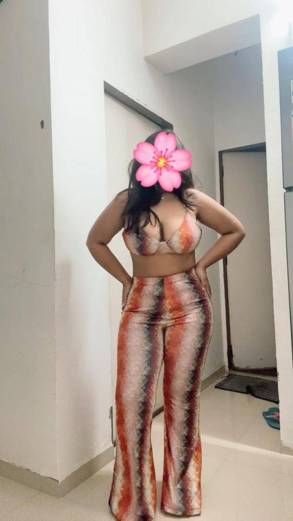 Full Service Young Girl in 👉Wellawatte🤗 8,000/- English,Sinhala,ok)